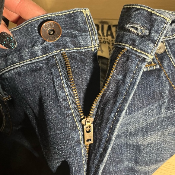 Ariat Men's Darkwash Lowrise M4 Jeans *LIKE NEW* - Picture 11 of 16